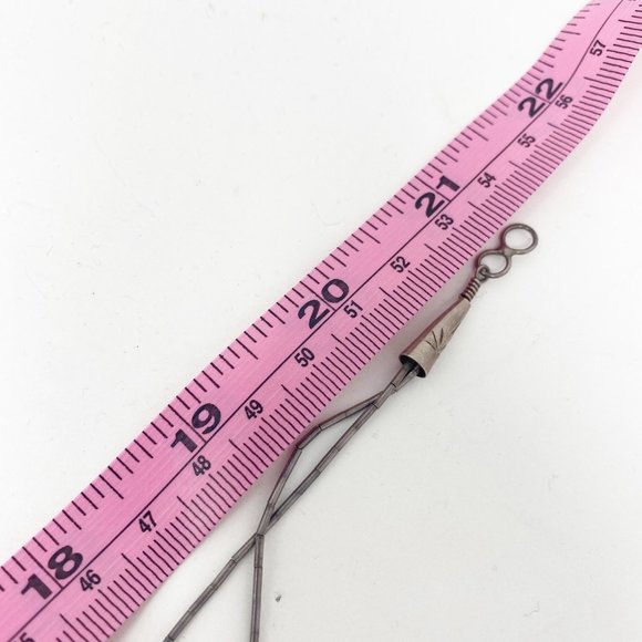 561 Vintage Zuni Carved Coral Mother of Pearl Two-strand Bird Fetish Necklace - Picture 7 of 7